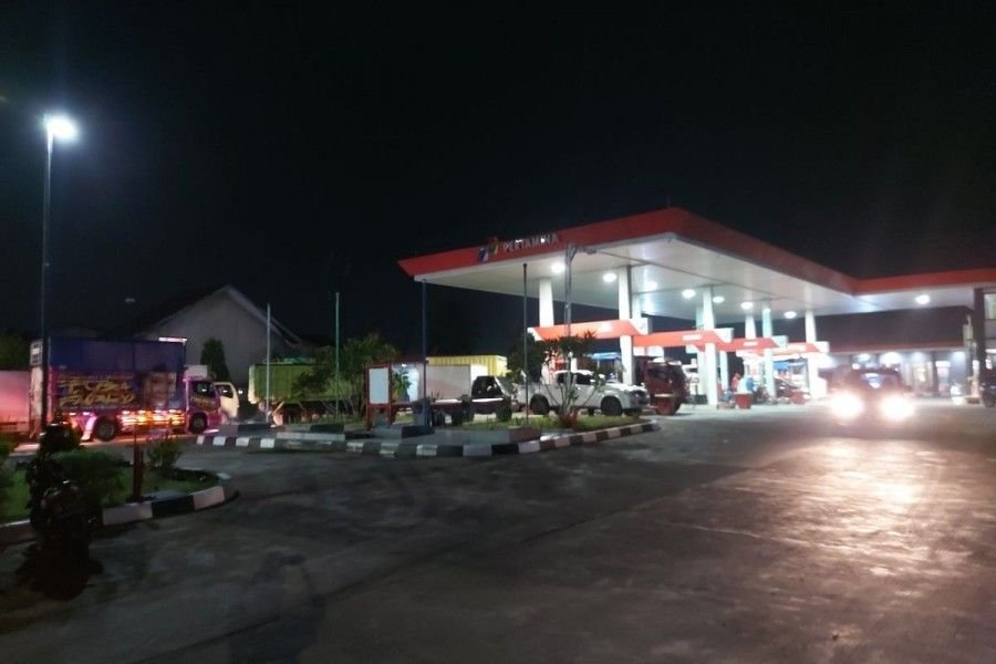 Dari Subuh Hingga Malam: Potret Perjuangan Warga Bengkulu Berburu BBM