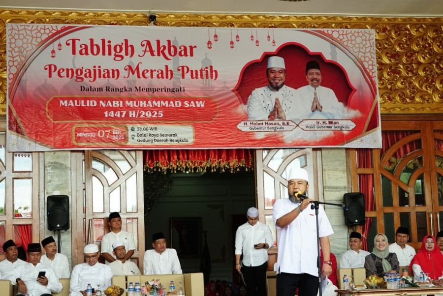 Jamaah Padati Balai Semarak Bengkulu, Pengajian Merah Putih: Hadiah Umrah & Tausyiah Menyentuh Hati
